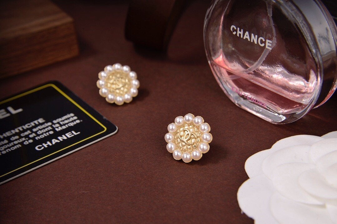 Luxury Sunflower Pearl Stud Earrings