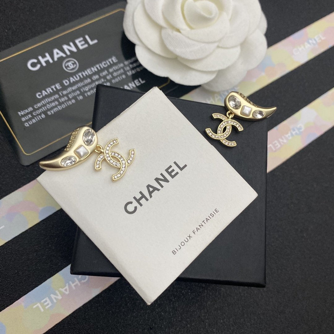 Lrregular cat eye earrings