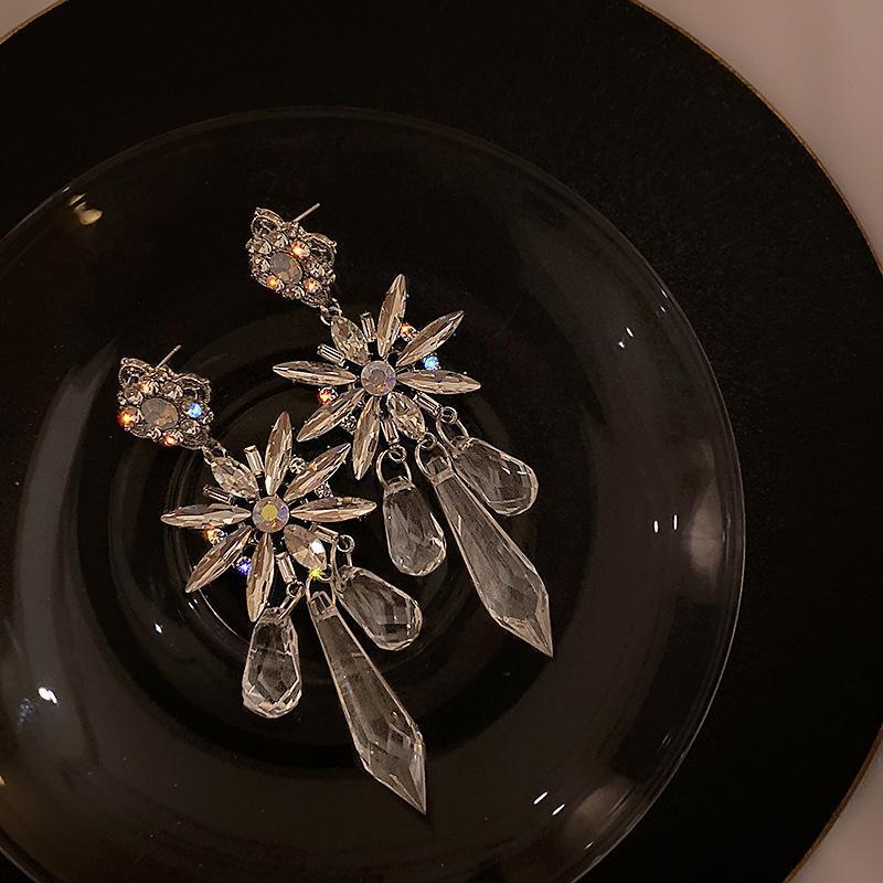 Fashion crystal flower earrings