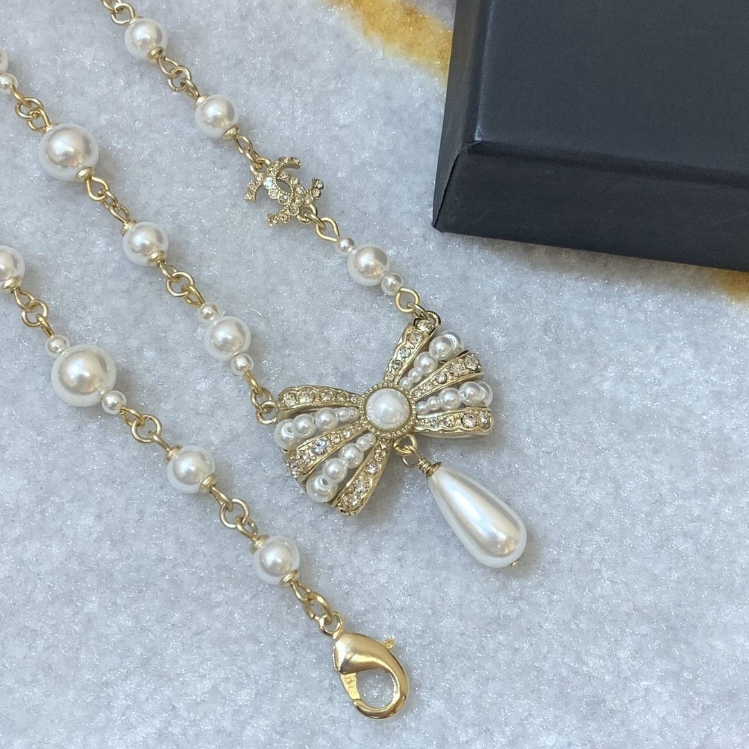 Fashion Bow Pearl Pendant Necklace
