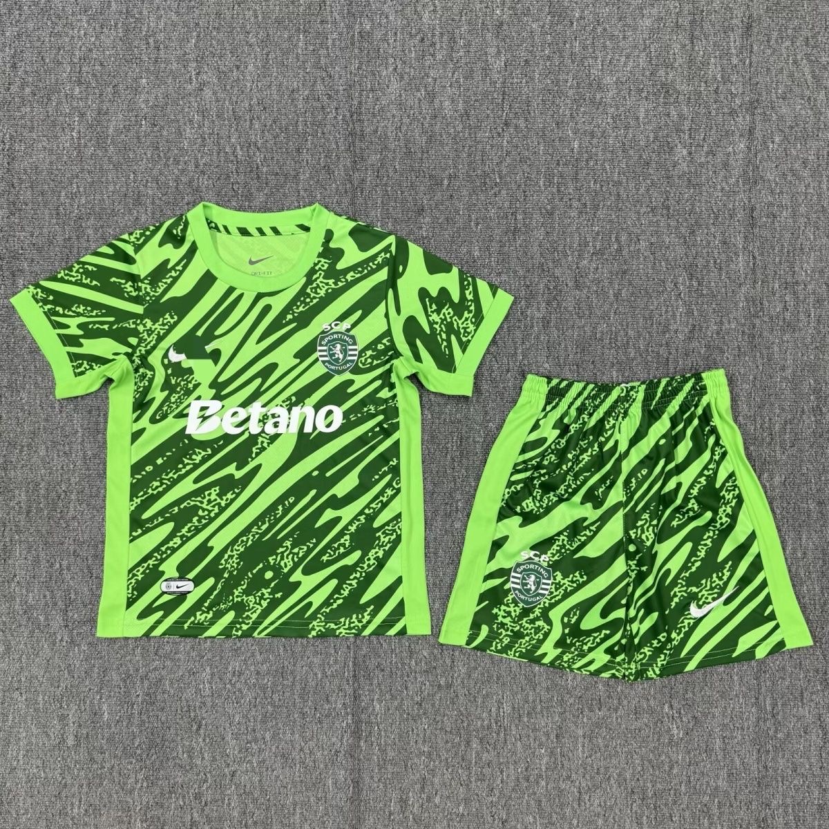 2025/2026 Sporting Lisbon GoalkeeperFootball shirt Kids Size 1:1 Thai Quality