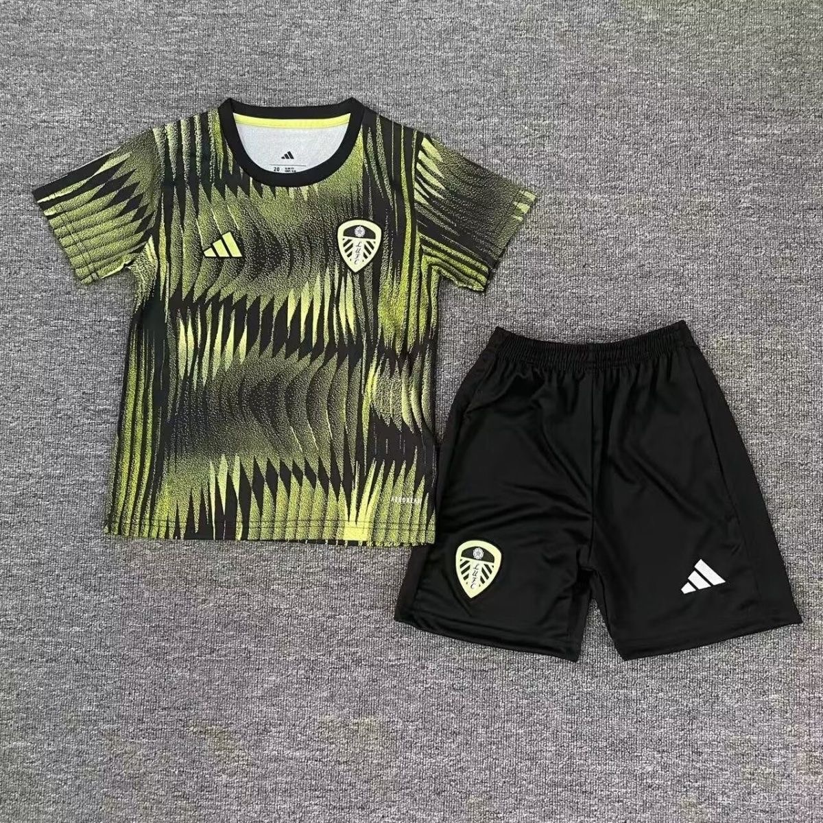 2025/2026 Leeds United Training WearFootball Shirt Kids Size 1:1 Thai Quality