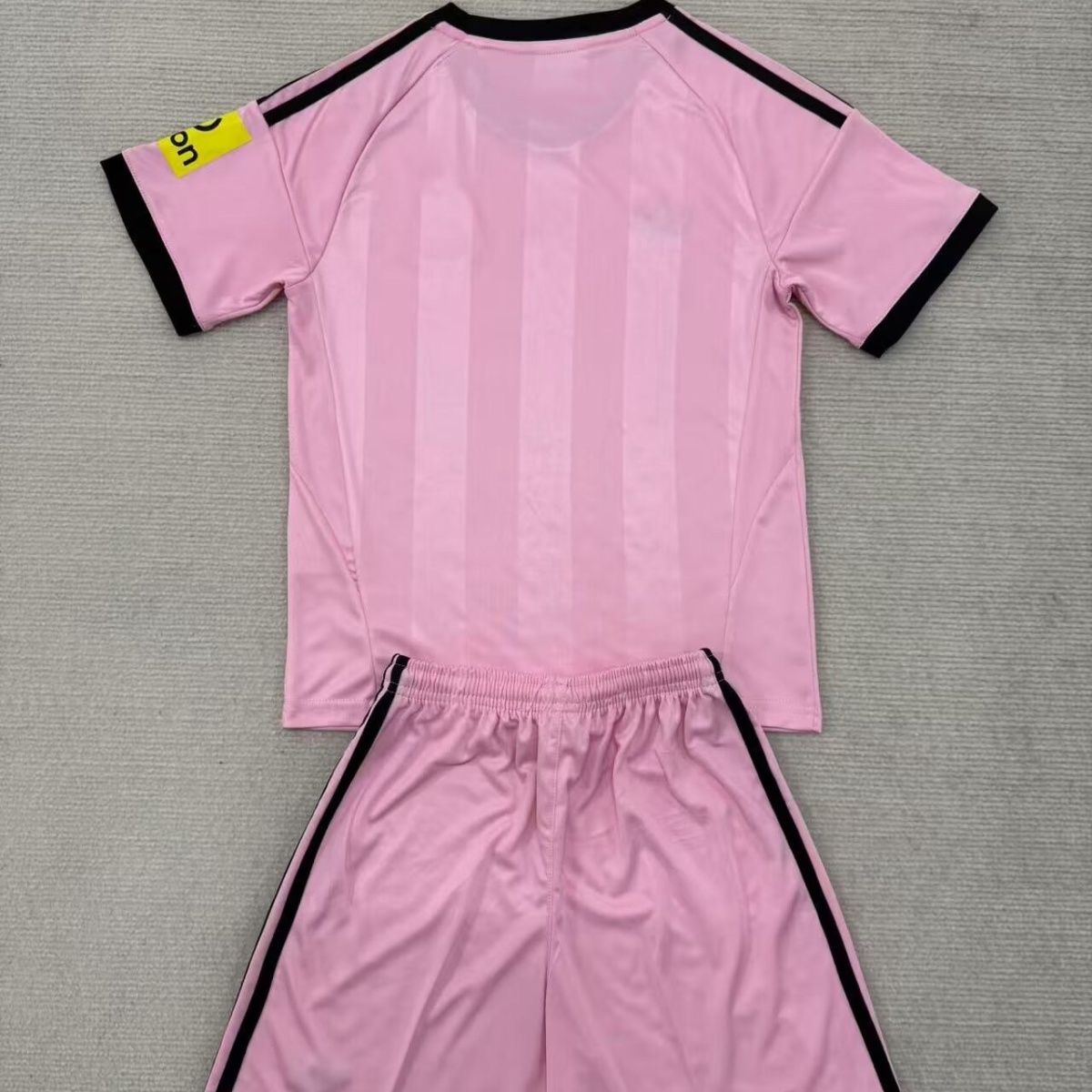 2025/2026 Newcastle UnitedGoalkeeper Football Shirt Kids Size 1:1 Thai Quality