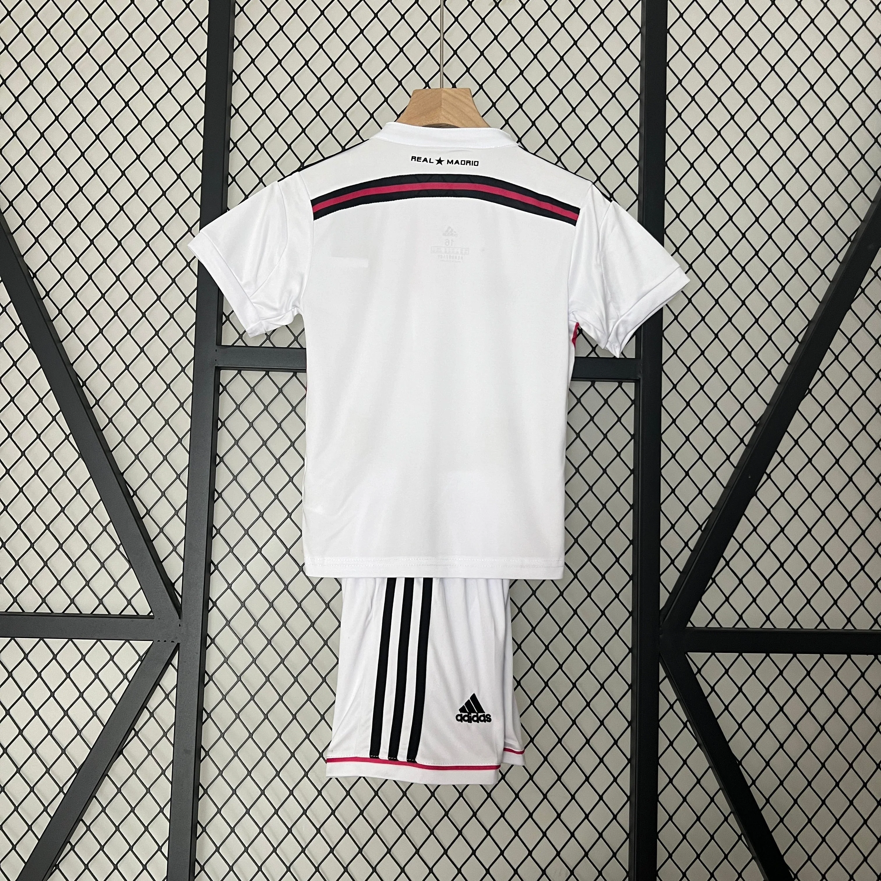 Kit Kids Retro Real Madrid Home Jersey 2014/15