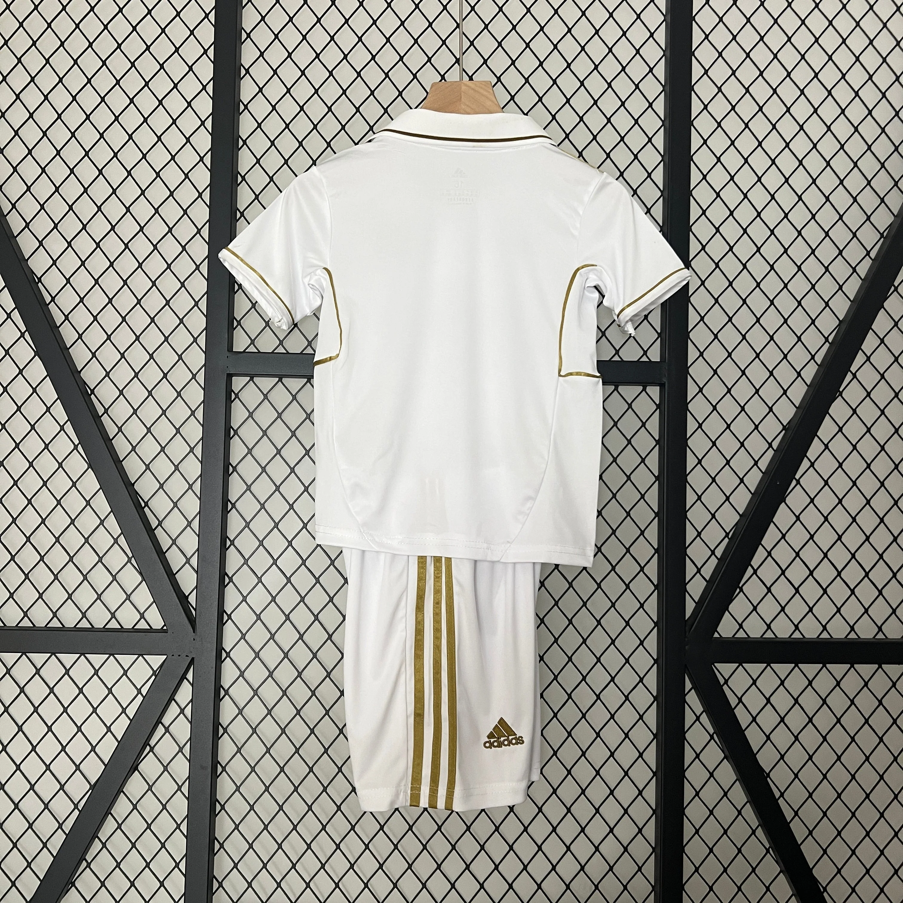 Kit Kids Retro Real Madrid Home Jersey 2011/12