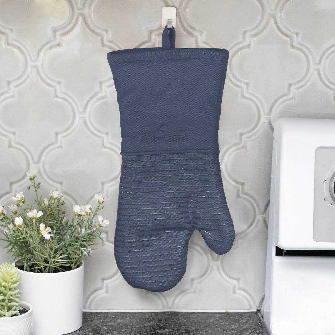 All Clad Silicone Oven Mitt