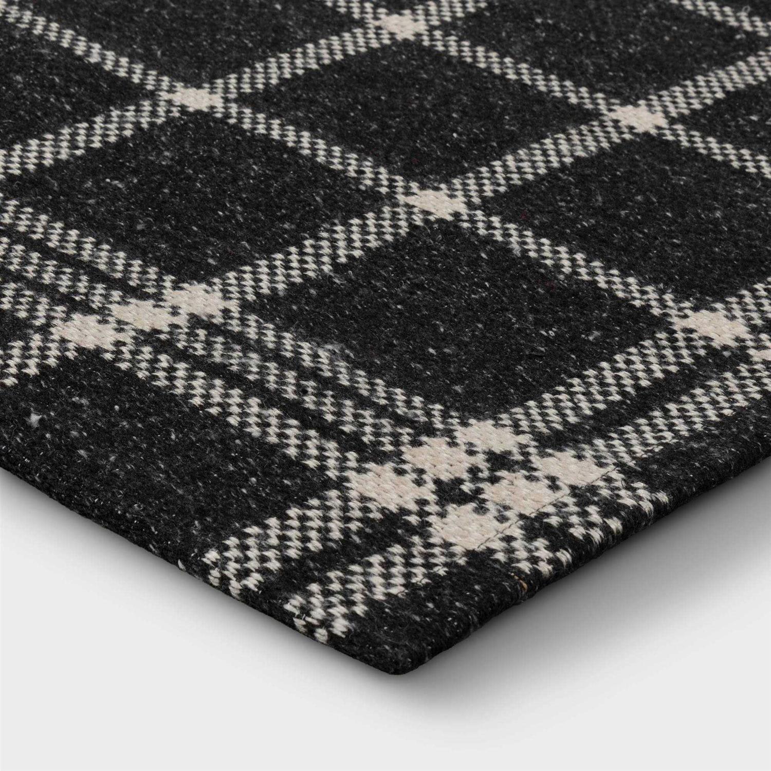 tosestores 2’x3′ Indoor/Outdoor Woven Tapestry Rug Black