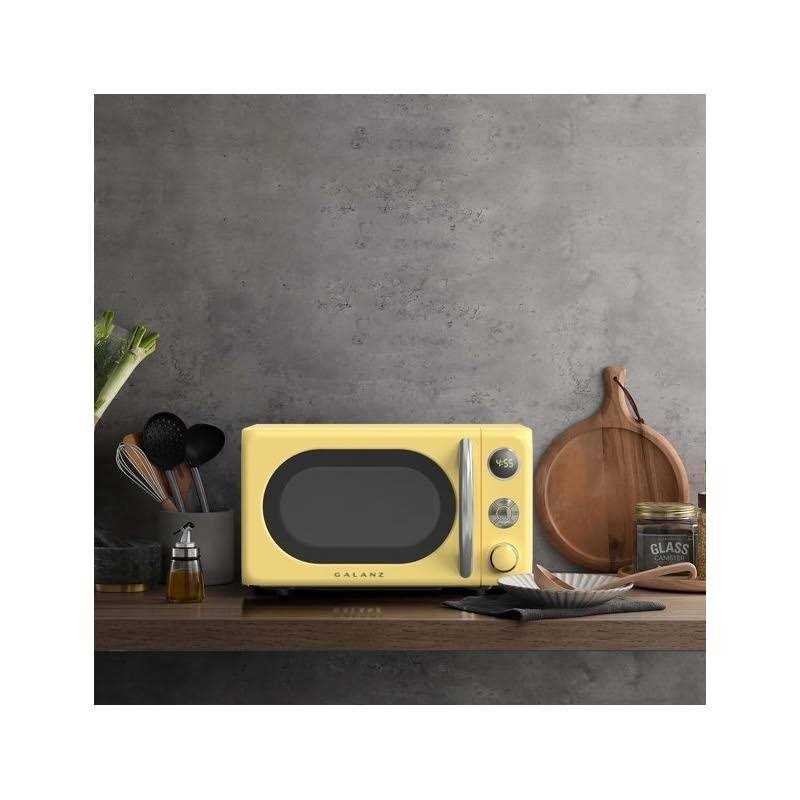 Galanz 0.7 Cu ft Retro Countertop Microwave Oven