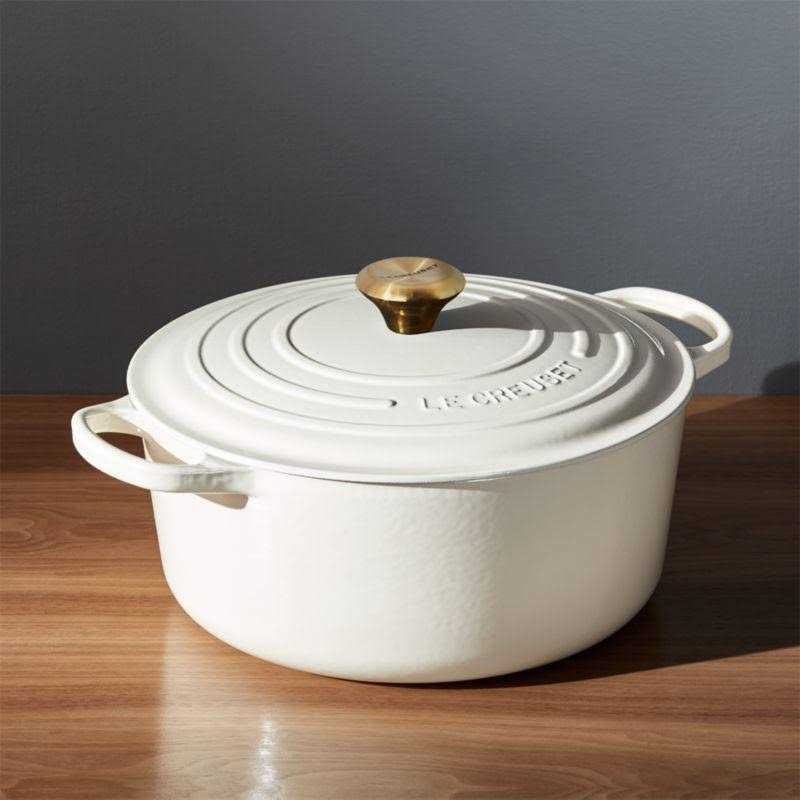 Le Creuset Signature Round Dutch Oven with Lid