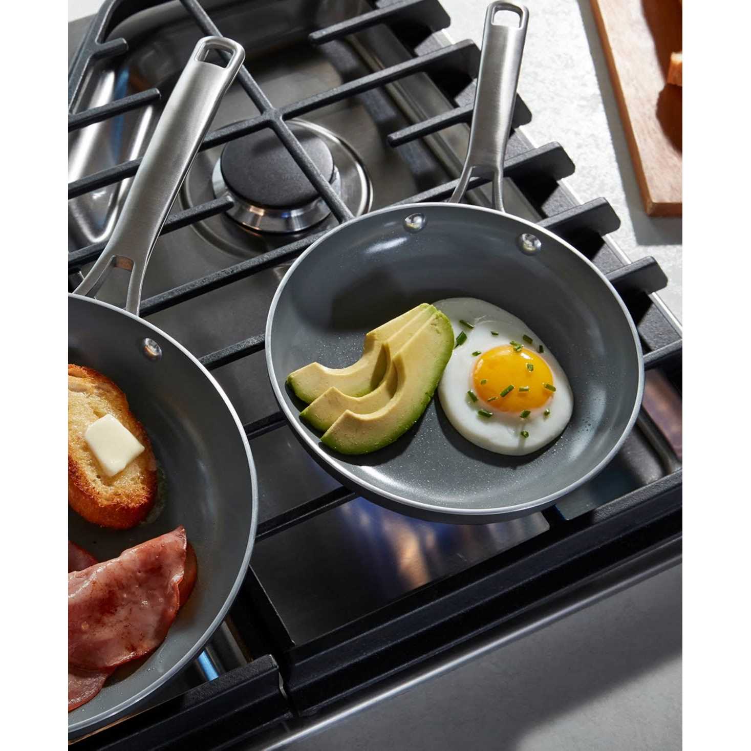 Calphalon Classic Oil-Infused Ceramic 12-Inch Fry Pan with Cover