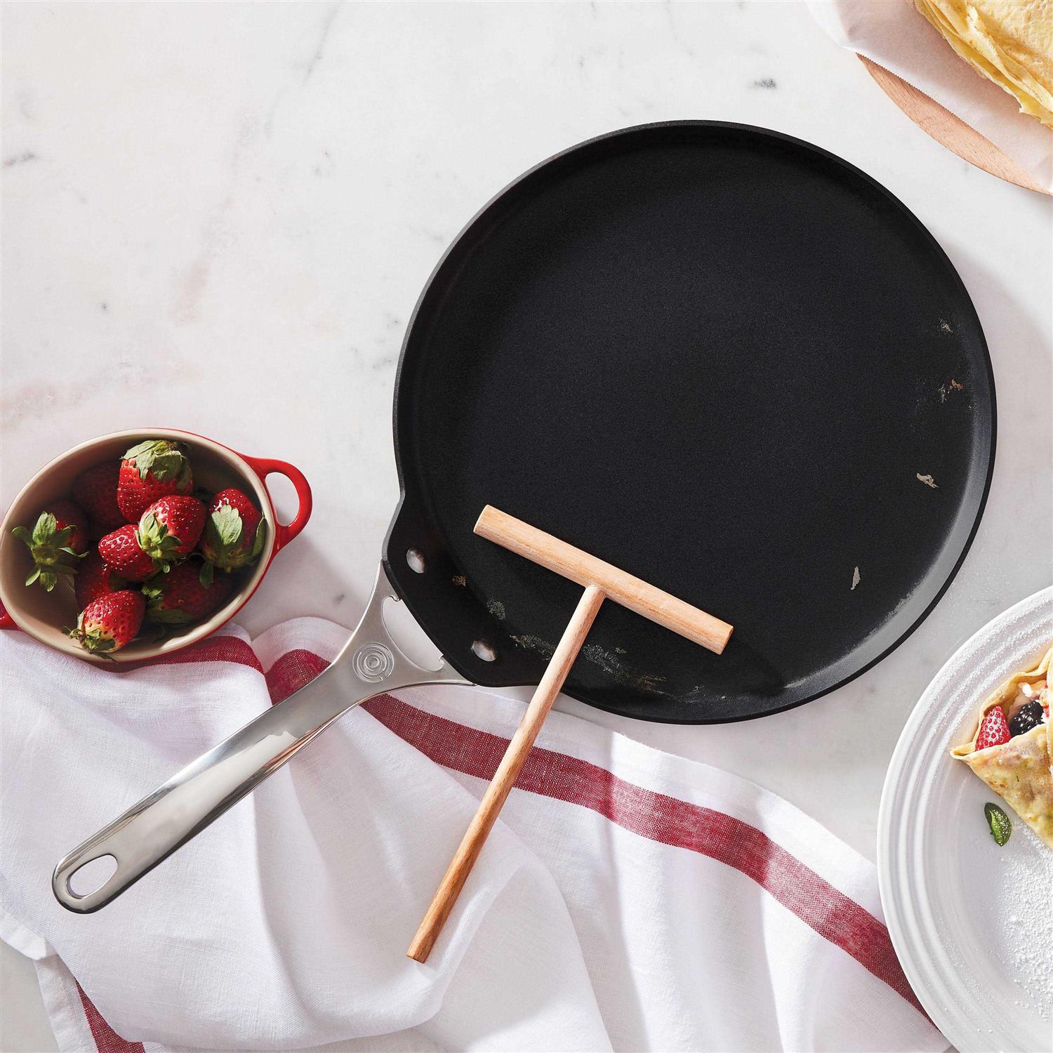 Le Creuset Toughened Nonstick PRO Crepe Pan with Rateau