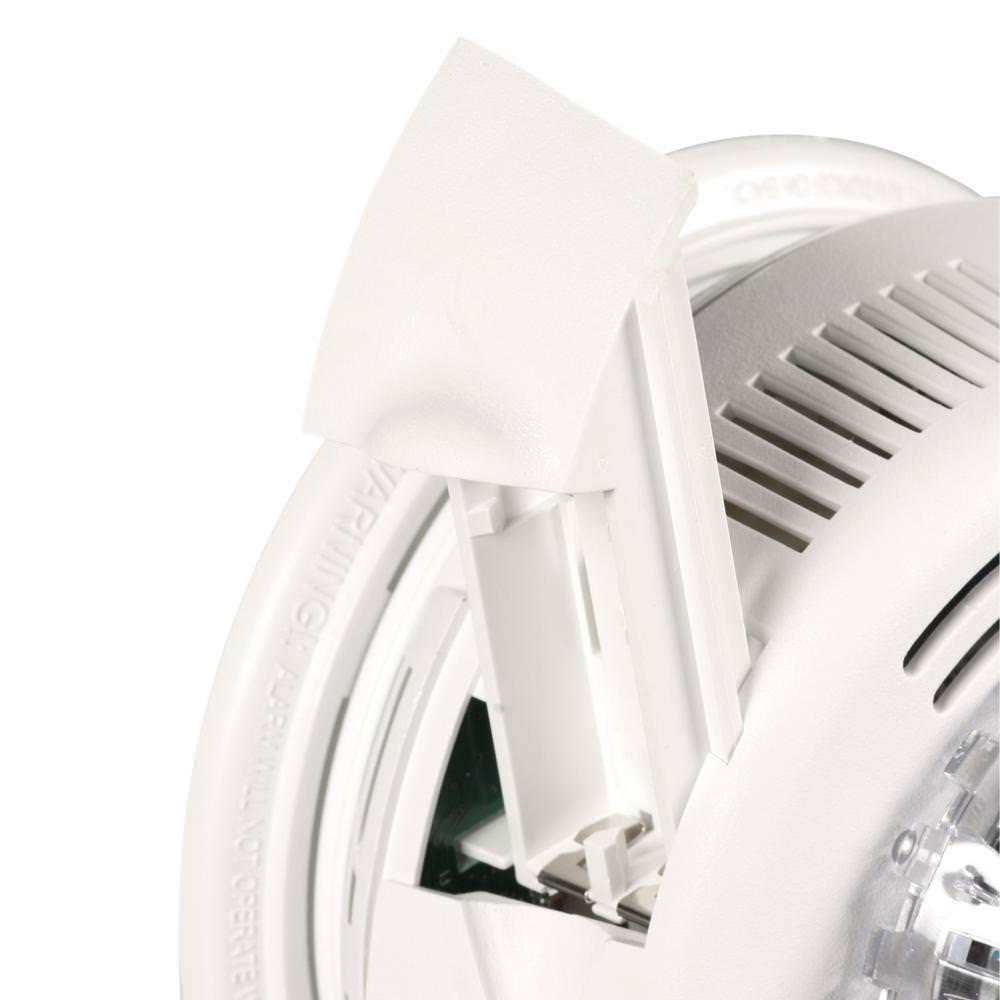First Alert Photoelectric Smoke Alarm with Integrated Strobe Light 7010BSL