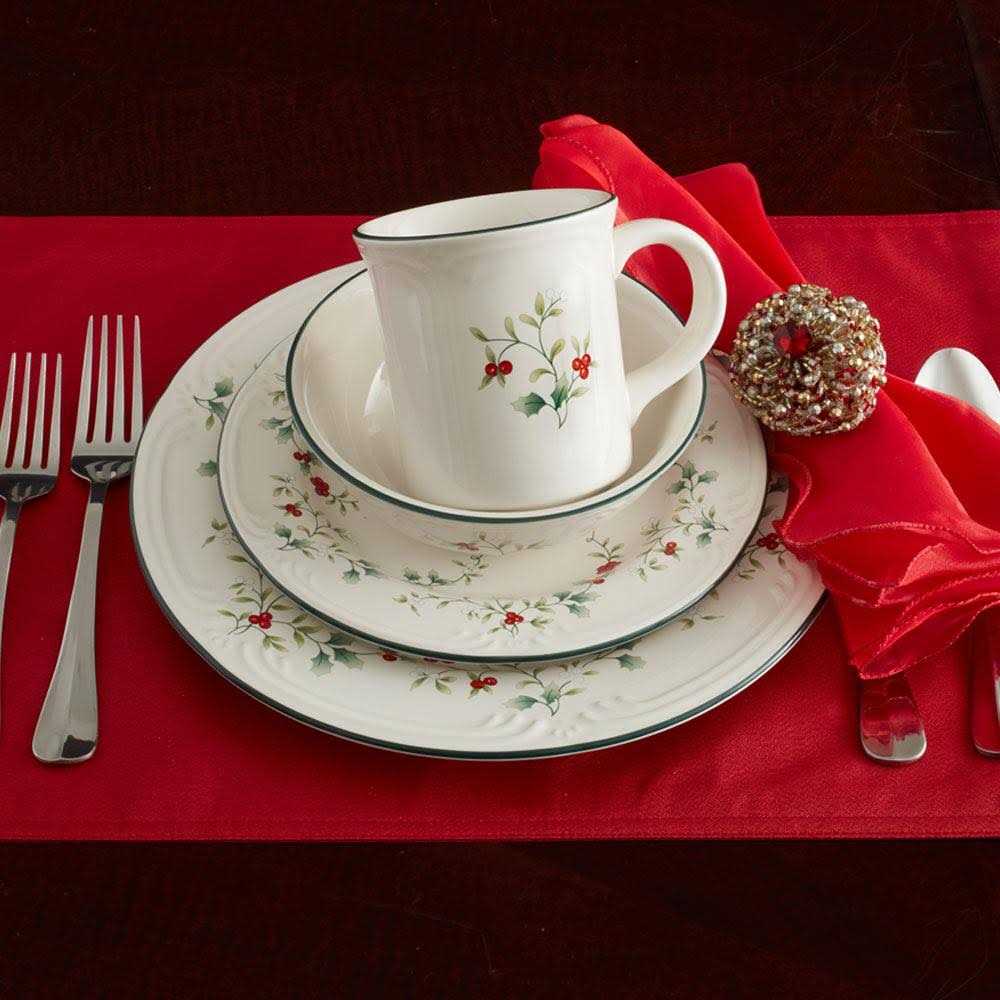 Pfaltzgraff Winterberry 16 Piece Dinnerware Set