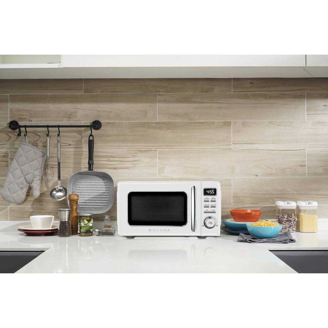 Galanz Retro Countertop Microwave Oven with Auto Cook & Reheat