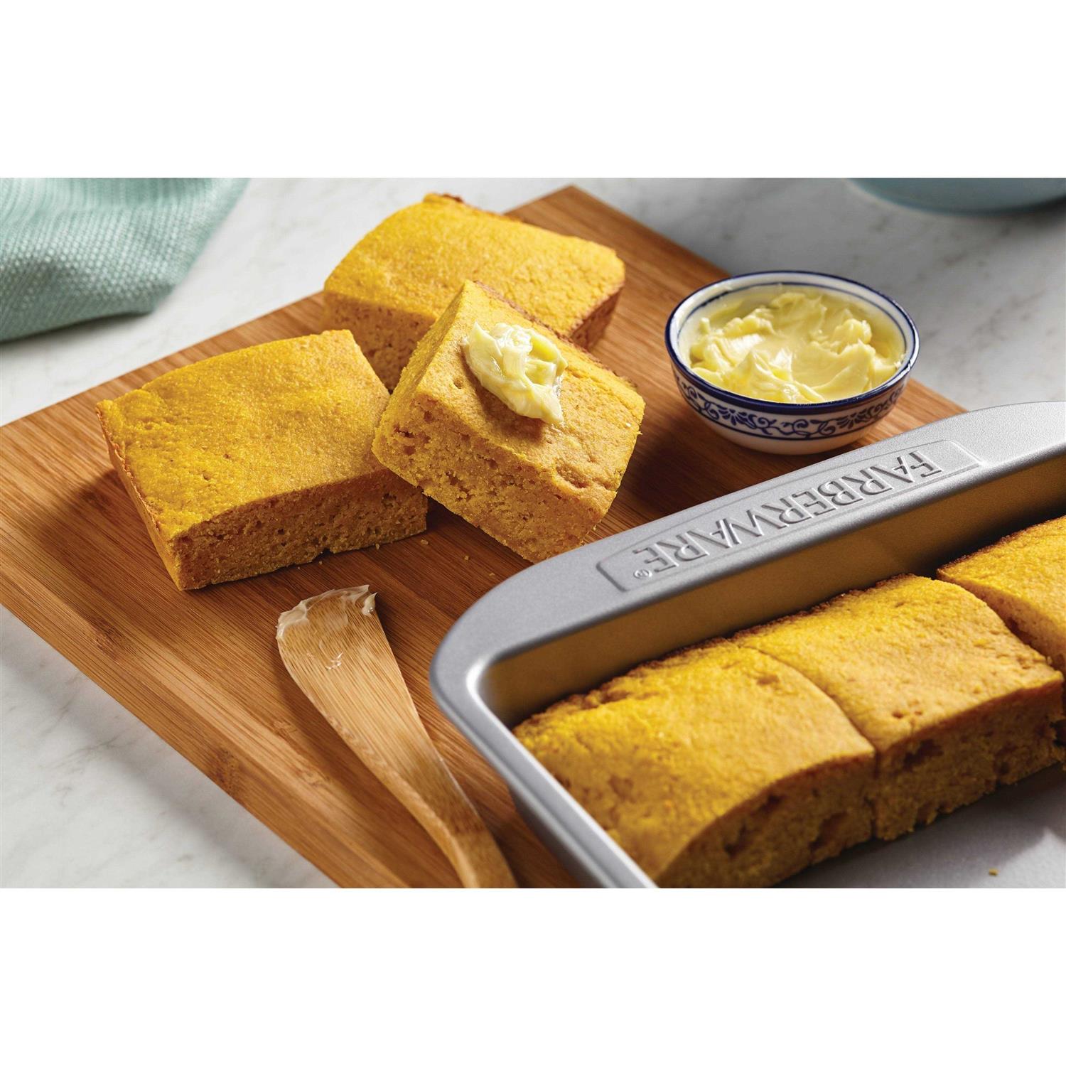 Farberware Nonstick Covered Rectangular Cake Pan