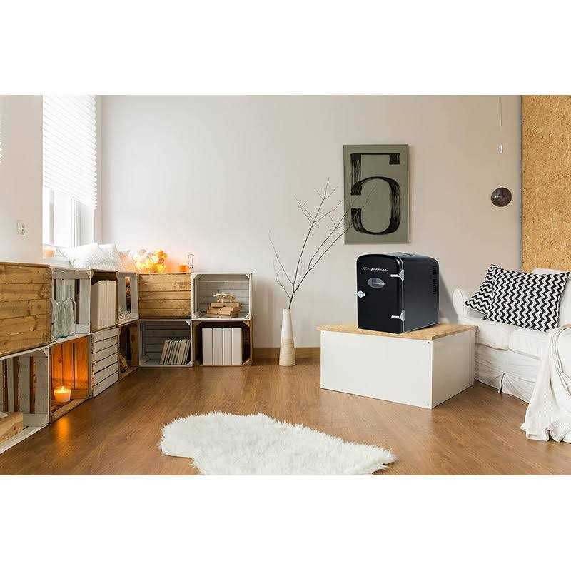 Frigidaire 9-Can Mini Retro Fridge