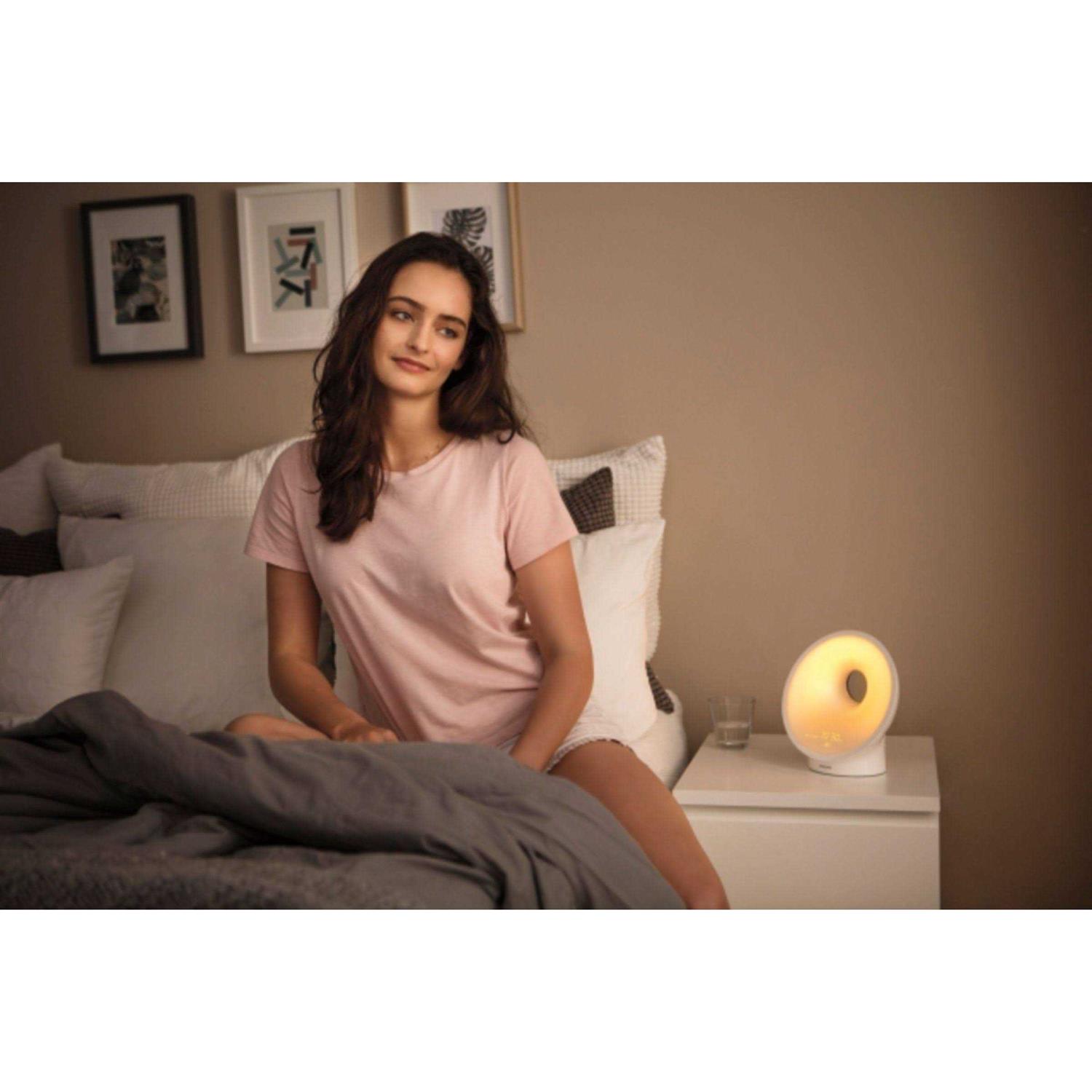 Philips SmartSleep Sleep and Wake-Up Light, Simulated Sunrise and Sunset, Multiple Lights and Sounds