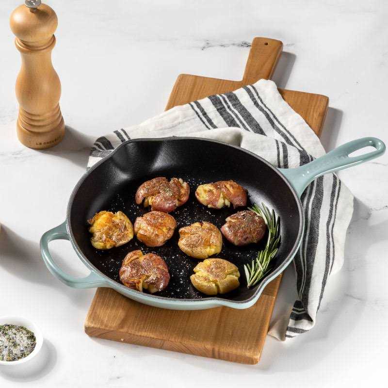 Cast Iron Signature Skillet Le Creuset
