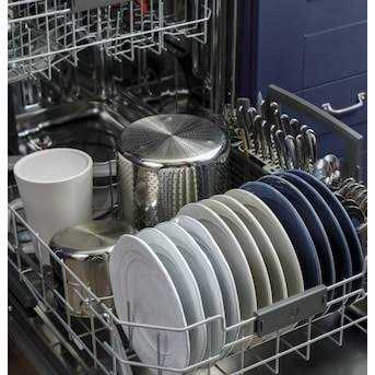 Ge Top Control With Plastic Interior Dishwasher With Sanitize Cycle & Dry Boost