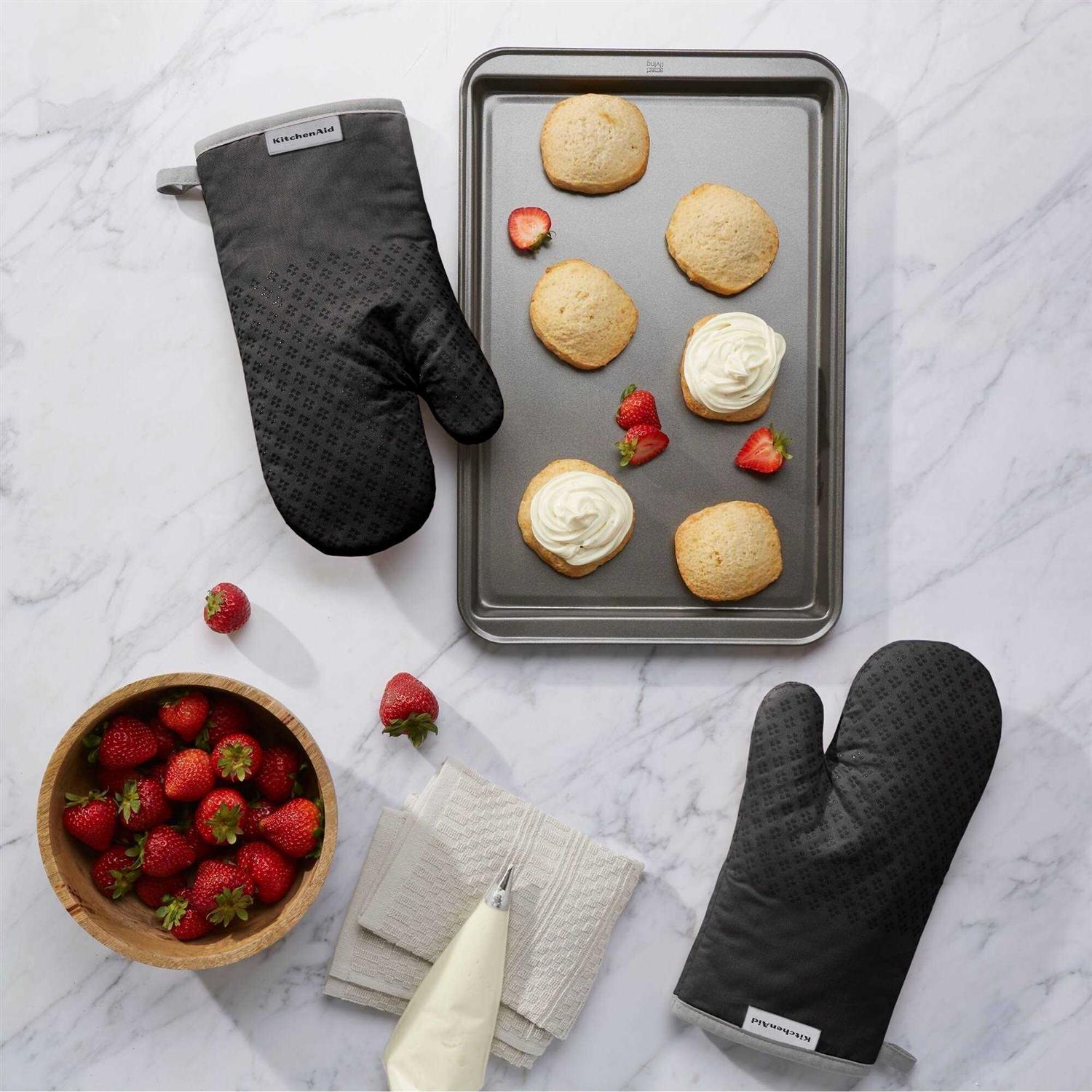 KitchenAid Asteroid Oven Mitt