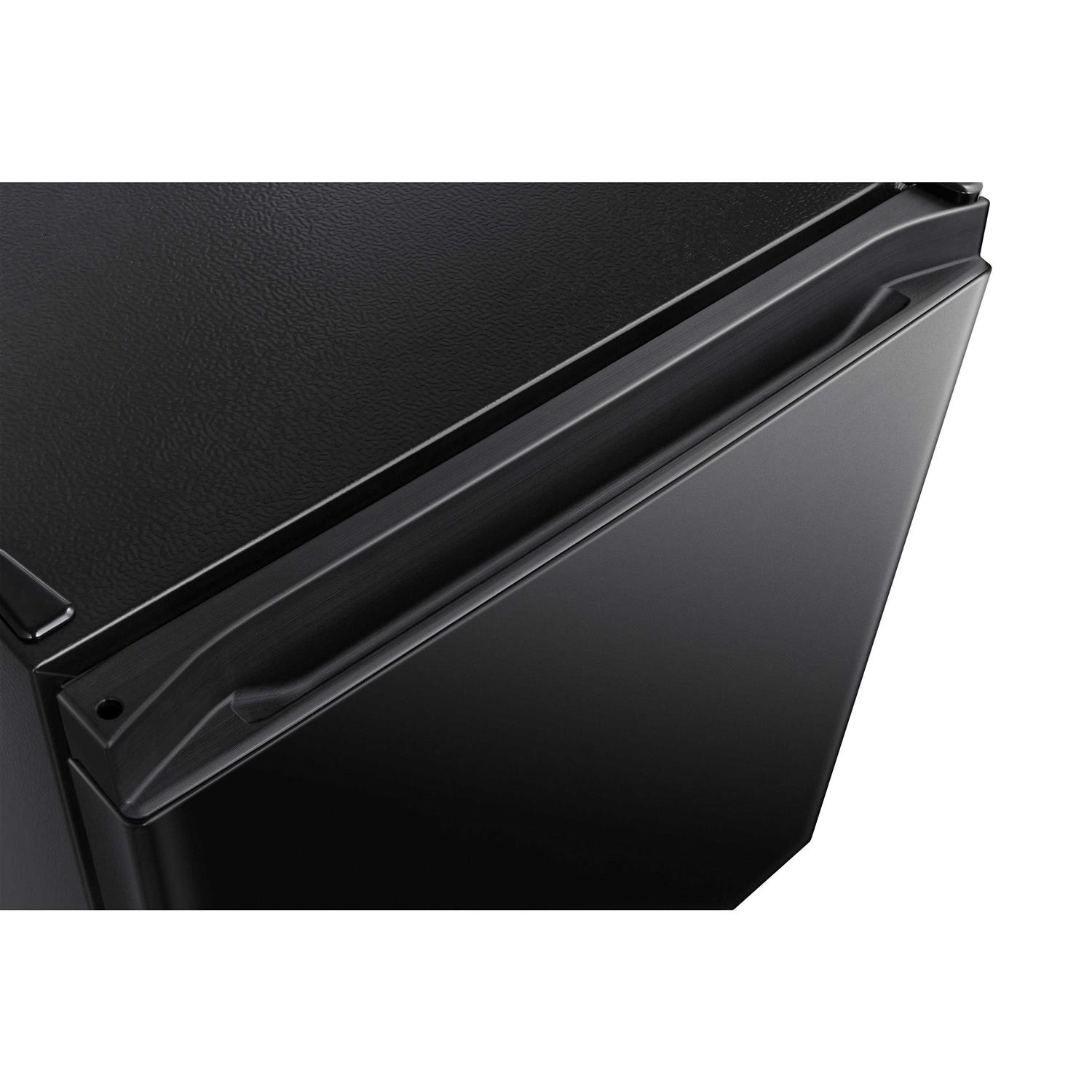 Hisense 1.6-Cubic Feet Mini Fridge LMS016M6RBE