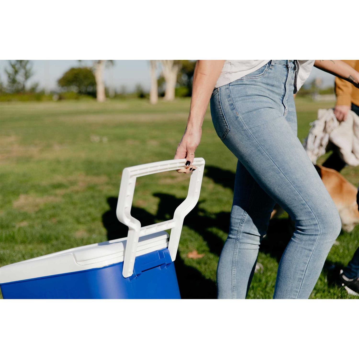 Igloo 38 QT Ice Chest Cooler with Wheels