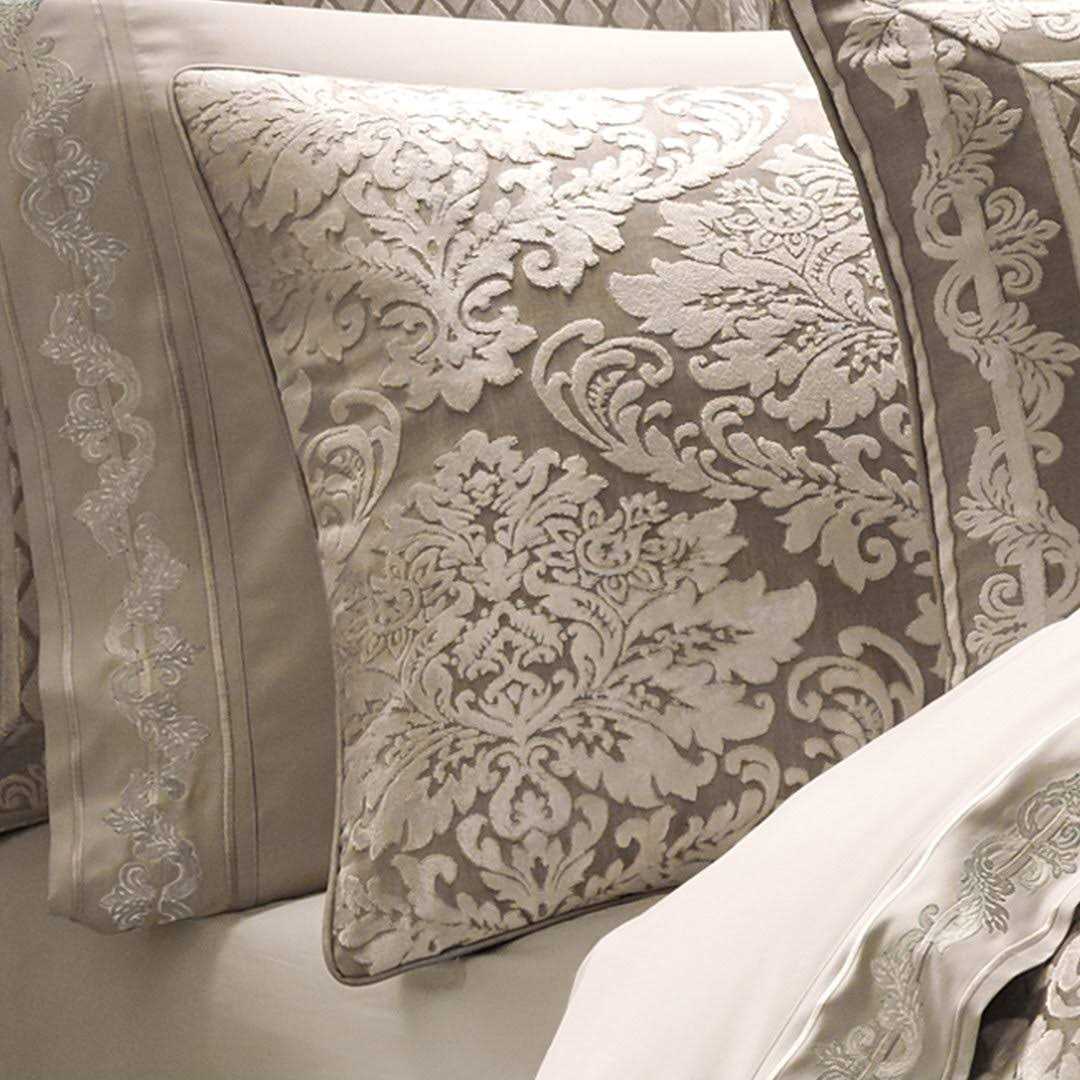 J Queen New York Bel Air Comforter Set