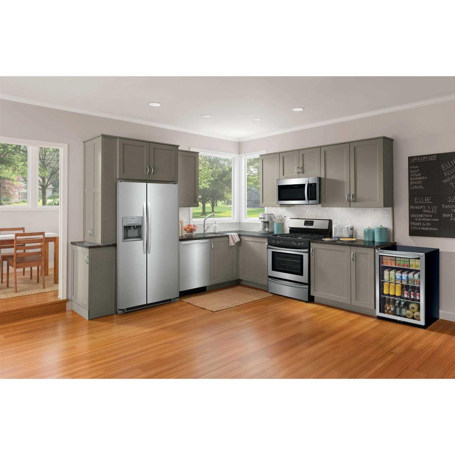 Frigidaire FRYB4623A 22 Inch Wide 138 Can Capacity Beverage Cooler FRYB4623AS