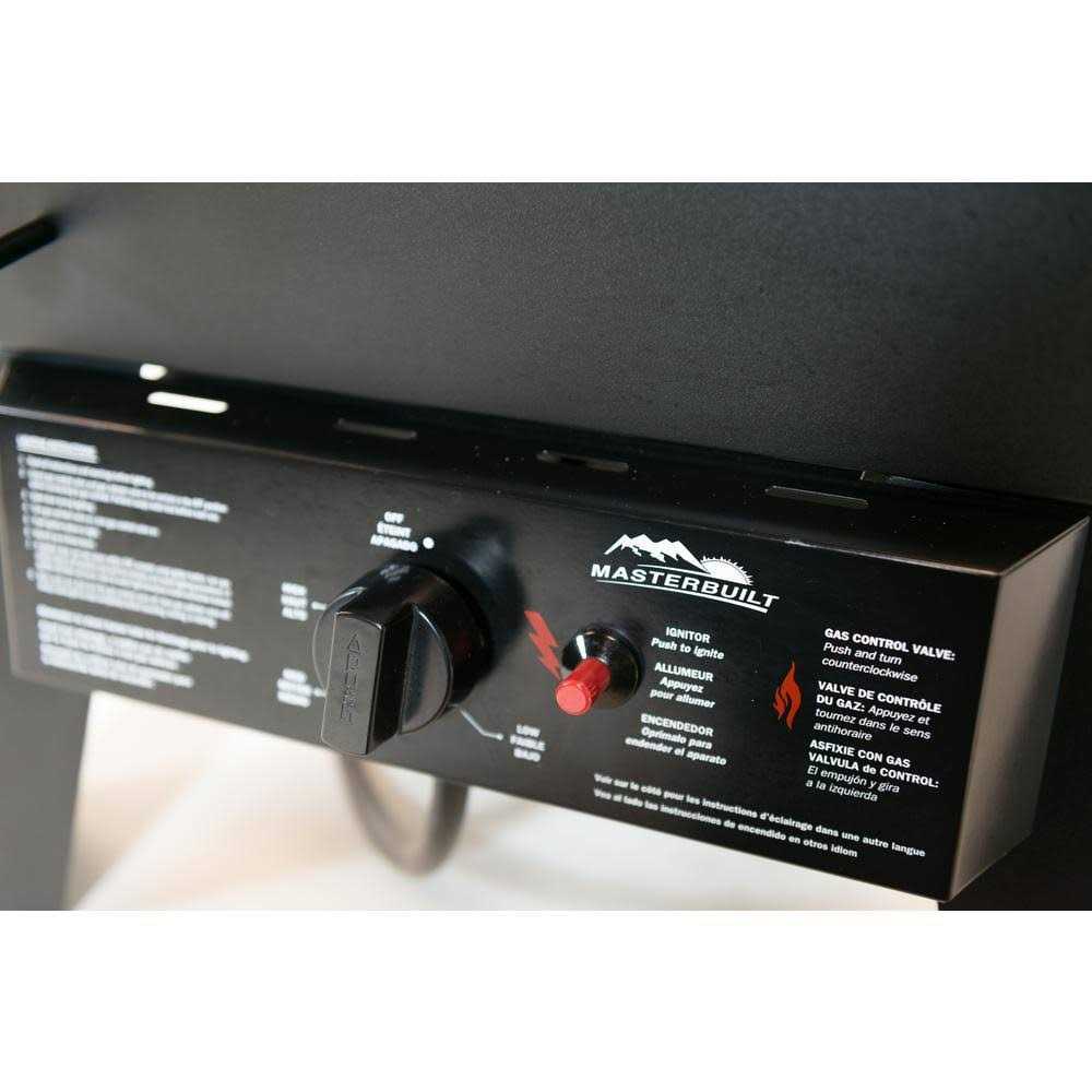 Masterbuilt Dual Fuel Smoker in Black