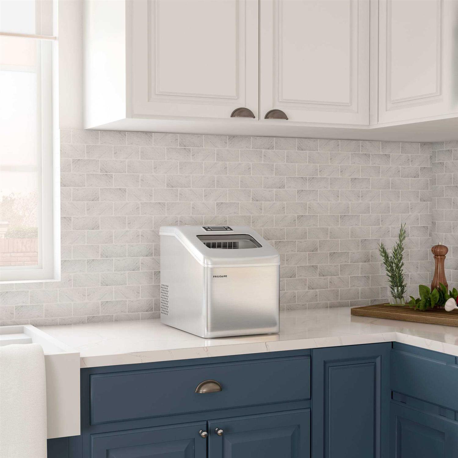 Frigidaire 40-Pound Freestanding Ice Maker