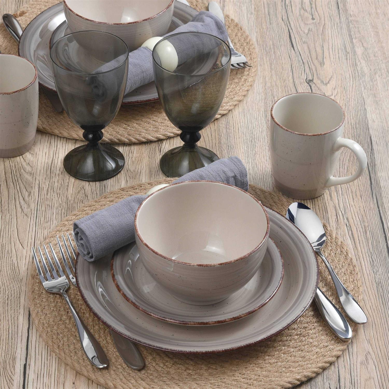 Pfaltzgraff Sadie 16 Piece Dinnerware Set