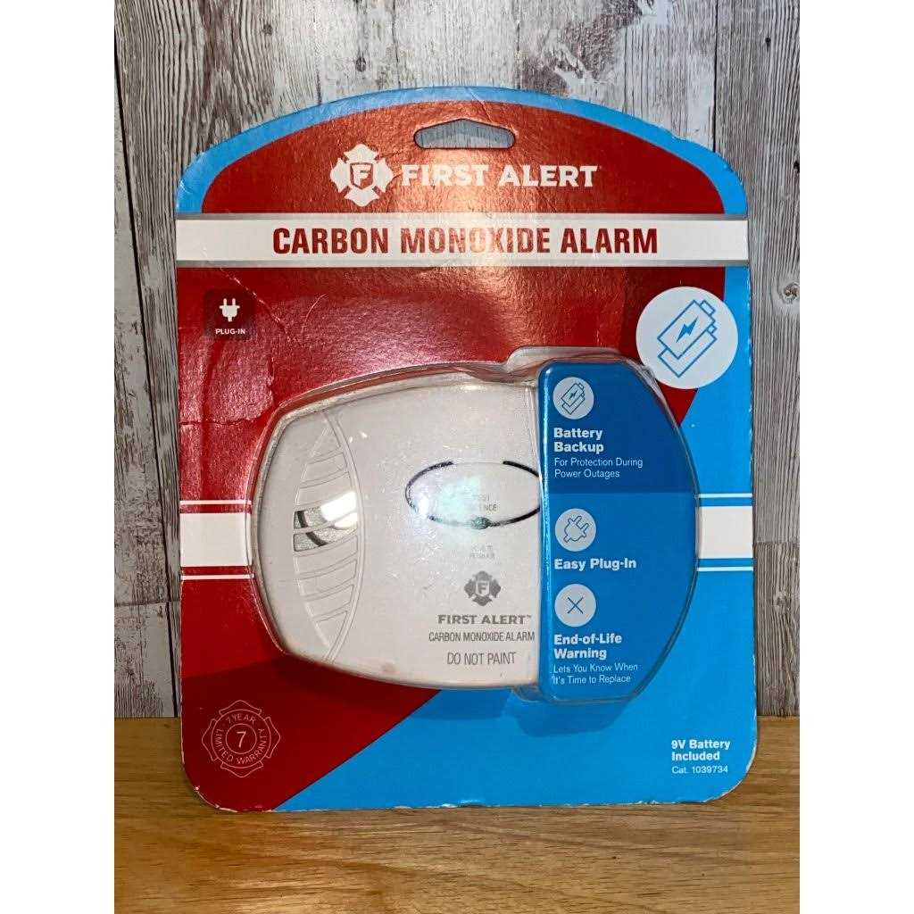First Alert Co605 Carbon Monoxide Plug-In Alarm Battery Backup
