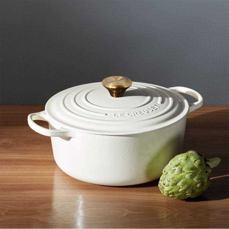 Le Creuset Signature Round Dutch Oven with Lid