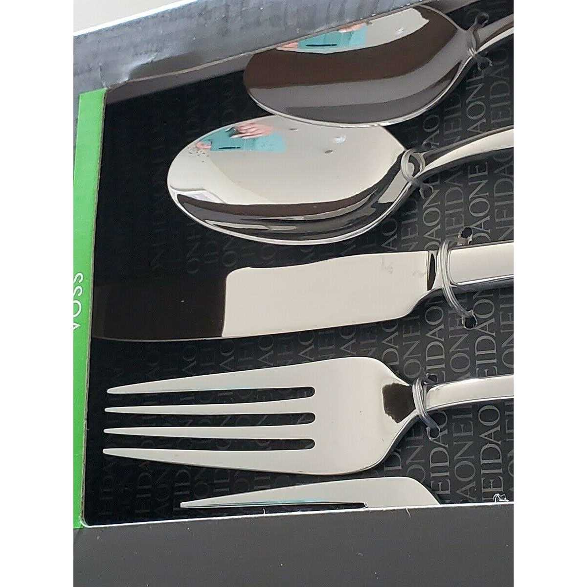 Oneida Voss Flatware Set