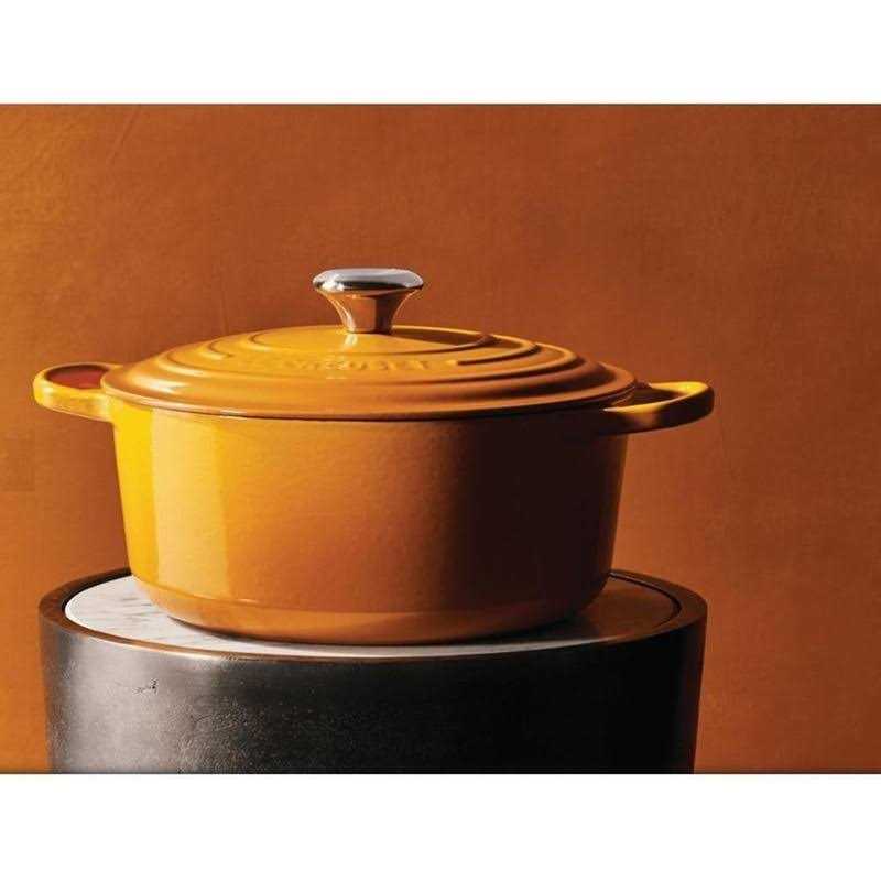 Le Creuset Signature Round Dutch Oven