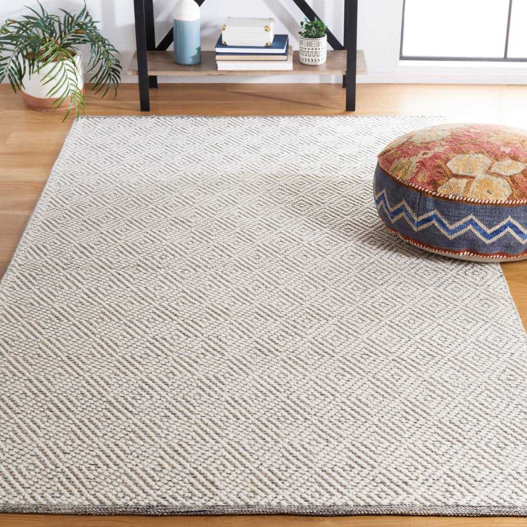 Zahid Geometric Handmade Tufted Ivory/Light Gray Area Rug George Oliver Rug