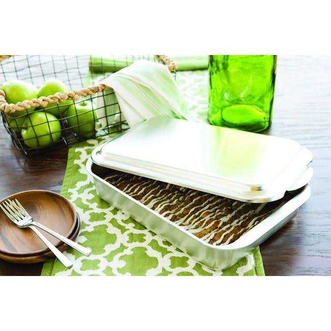 Nordic Ware Classic Metal 9×13 Covered Cake Pan