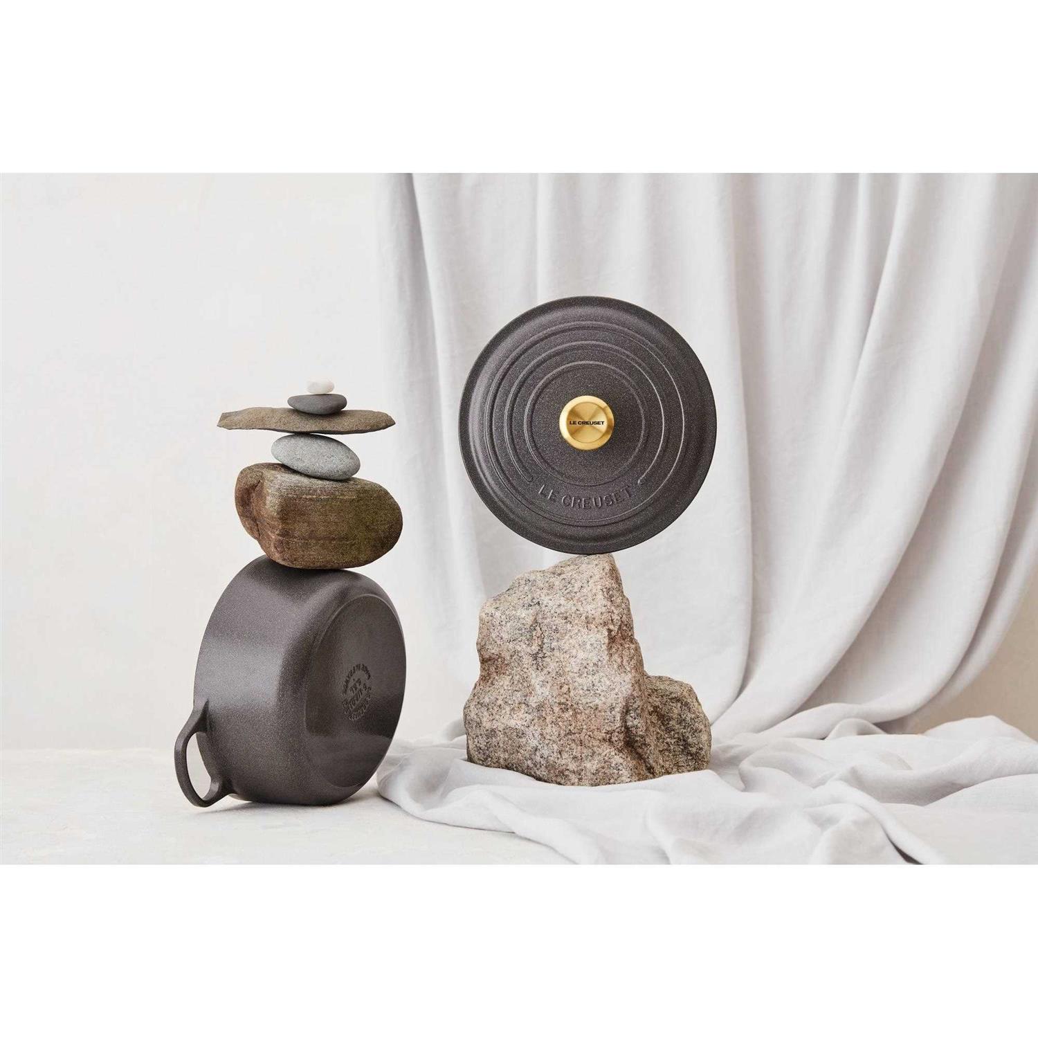 Le Creuset Signature Round Dutch Oven