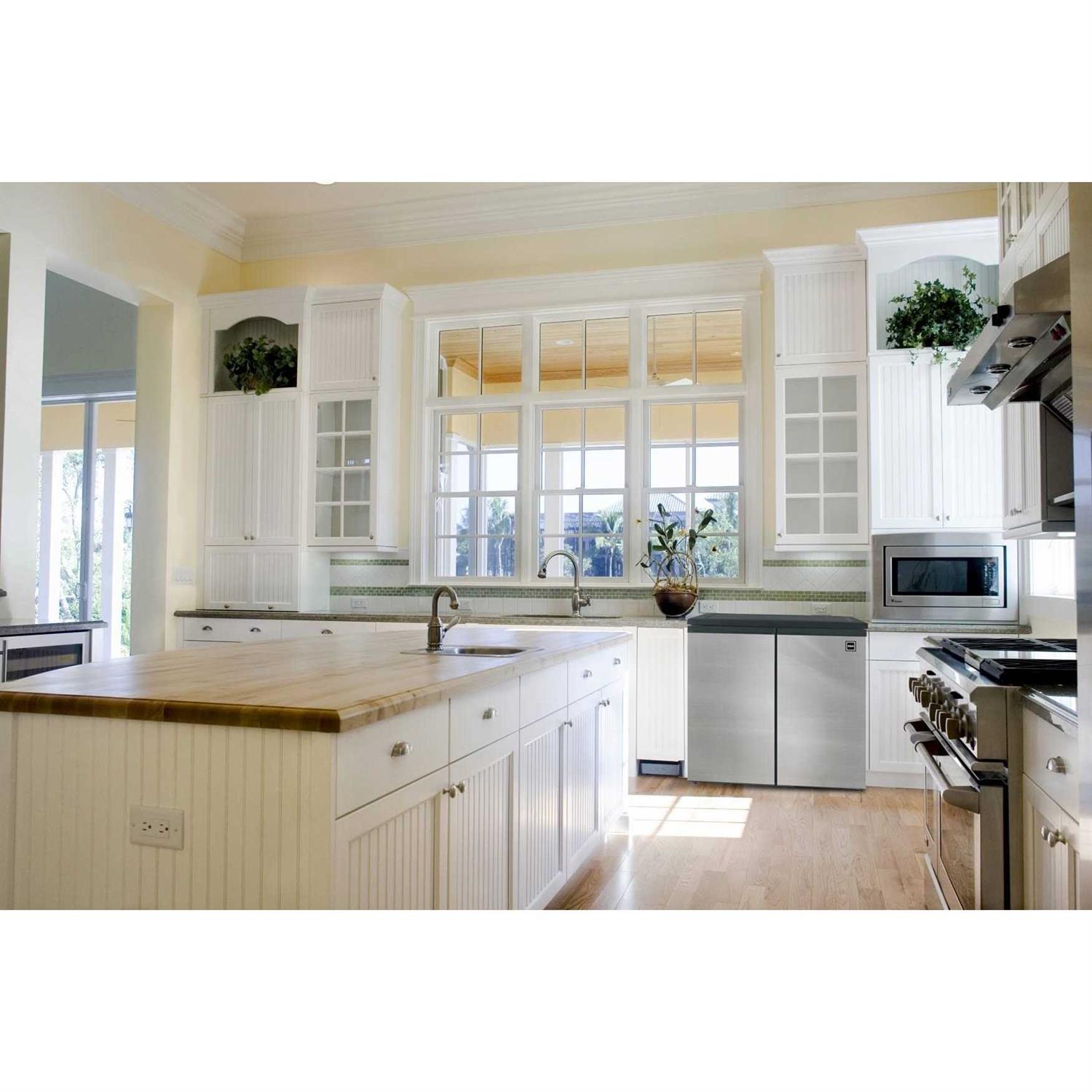 RCA 5.5 Cu ft Side by Side 2 Door Fridge Freezer Rfr551