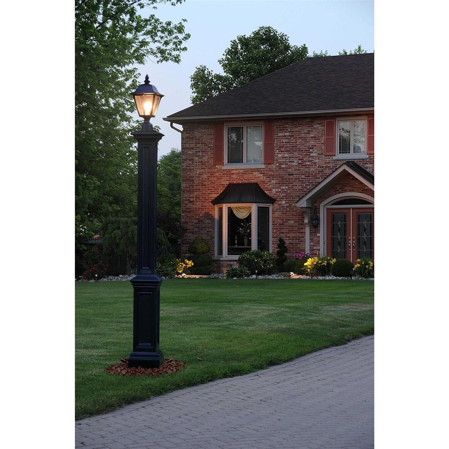 Mayne Signature Lamp Post