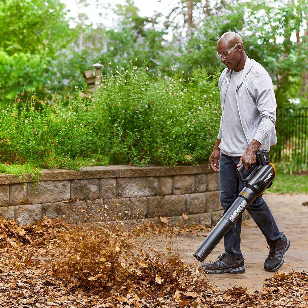 Worx 20V 10” Chainsaw and Turbine Blower Power Share Combo