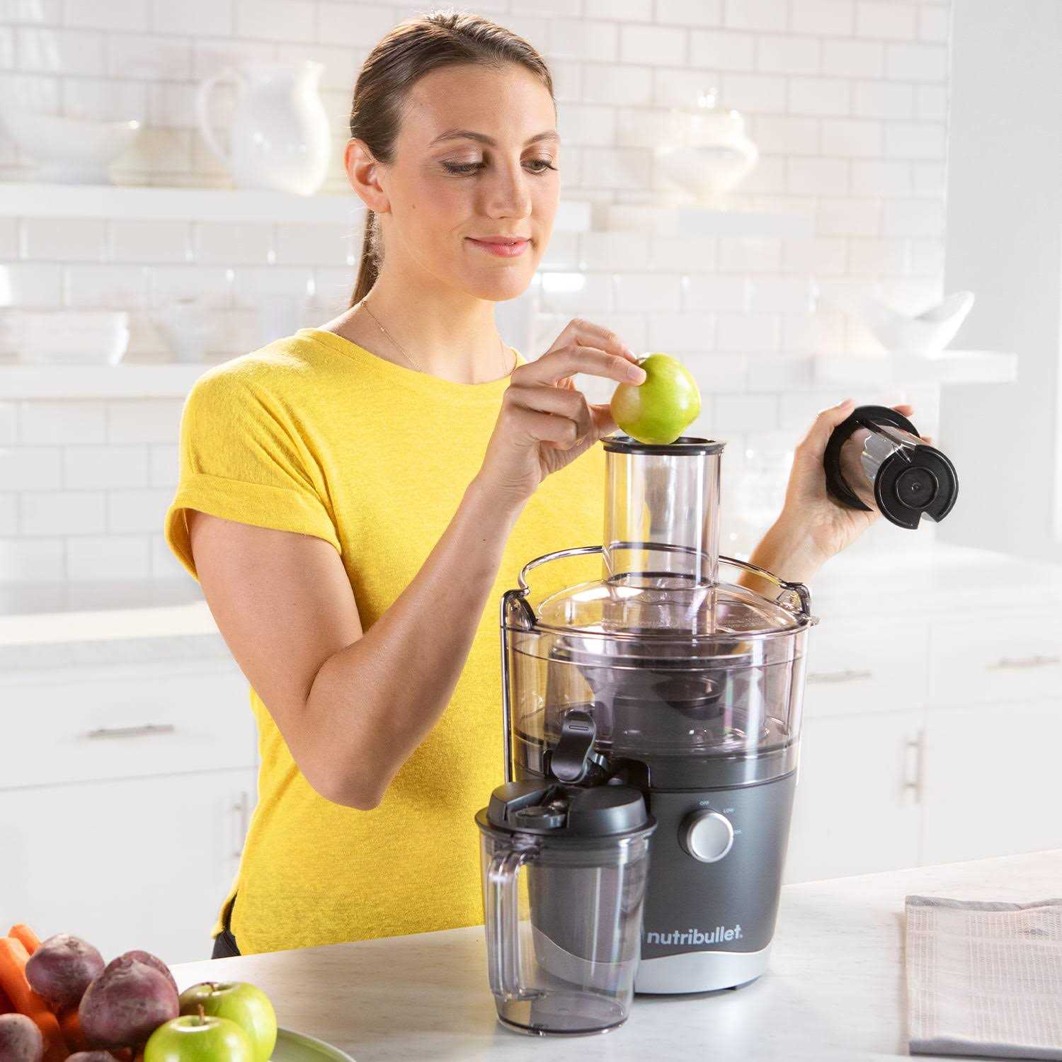 Nutribullet Juicer 700 Watt with 27 oz Juice Pitcher