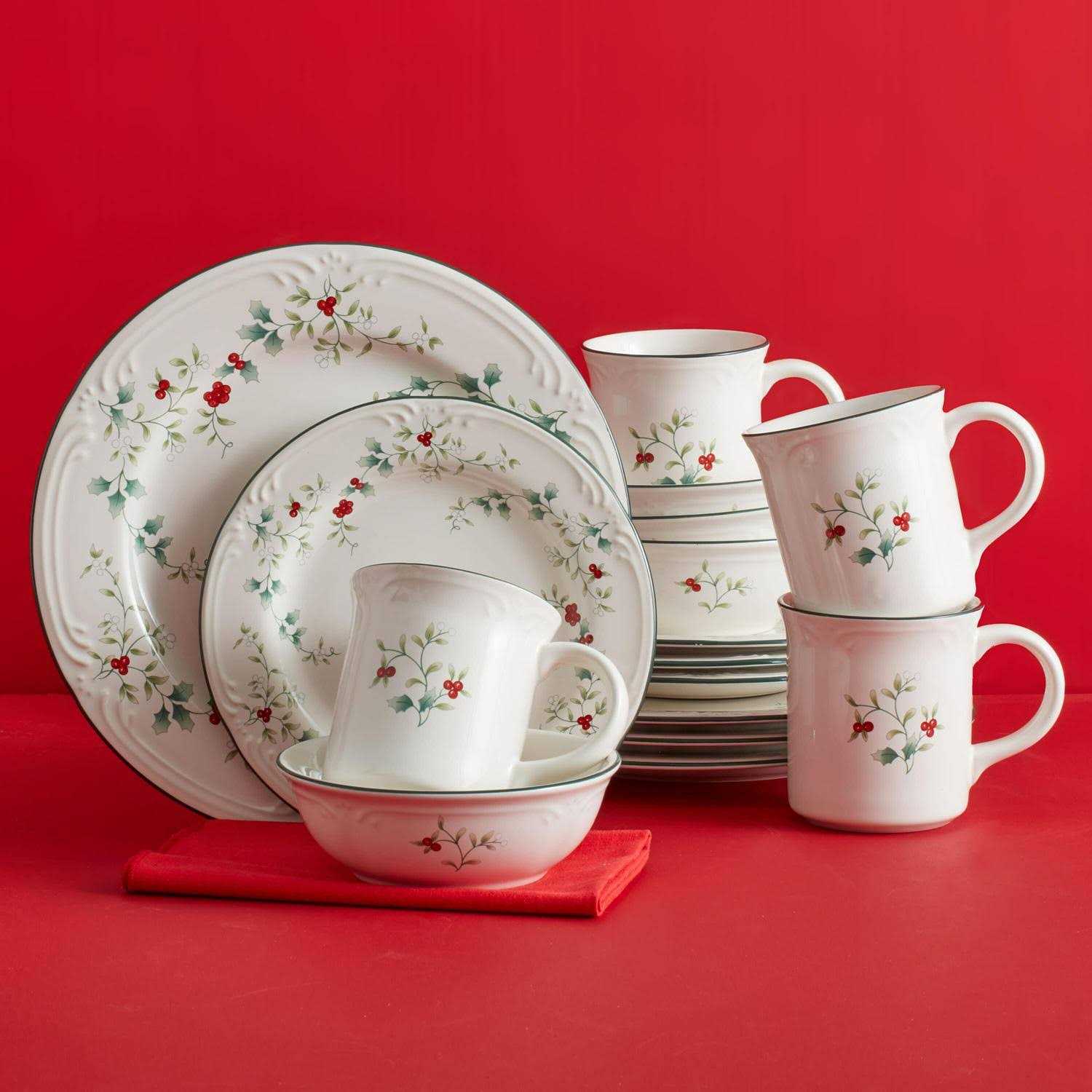 Pfaltzgraff Winterberry 16 Piece Dinnerware Set