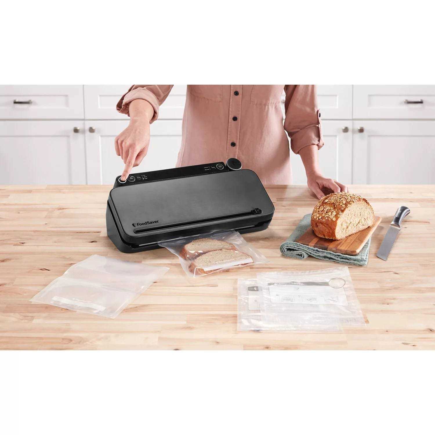 FoodSaver Multi-Use Food Preservation System with Built-in Handheld Sealer