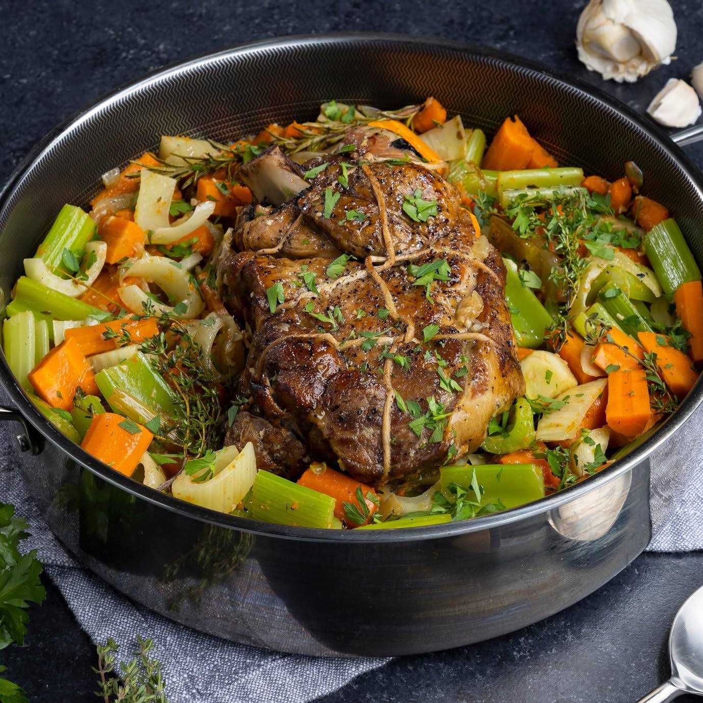 Hexclad 7 Quart Hybrid Stainless Steel Deep Saut Pan Fryer with Glass Lid