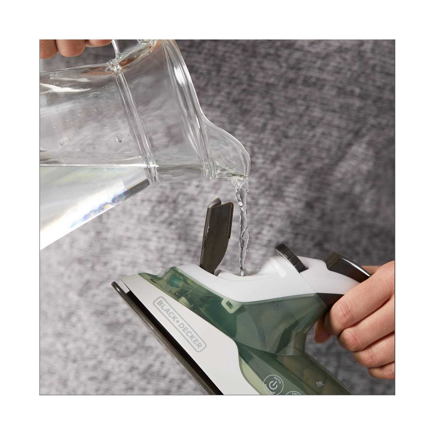 Black+Decker Easy Steam Compact Iron