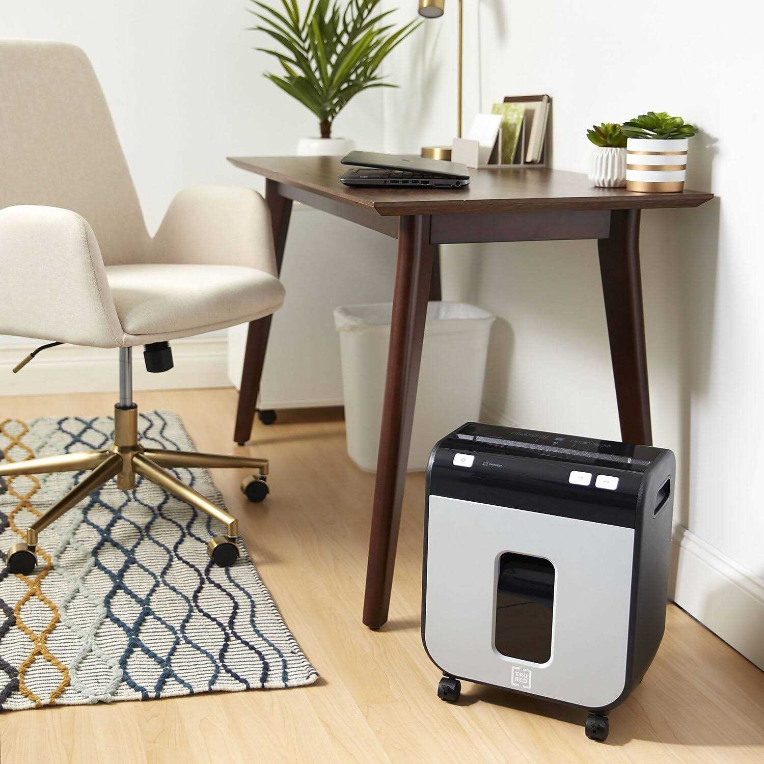 Tru RED TR-BMC8A Micro-Cut Personal Shredder