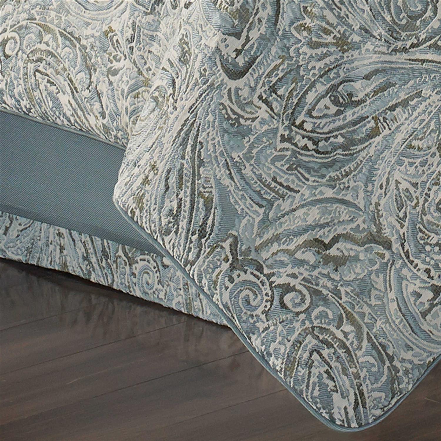 J Queen New York Giovani Comforter Set