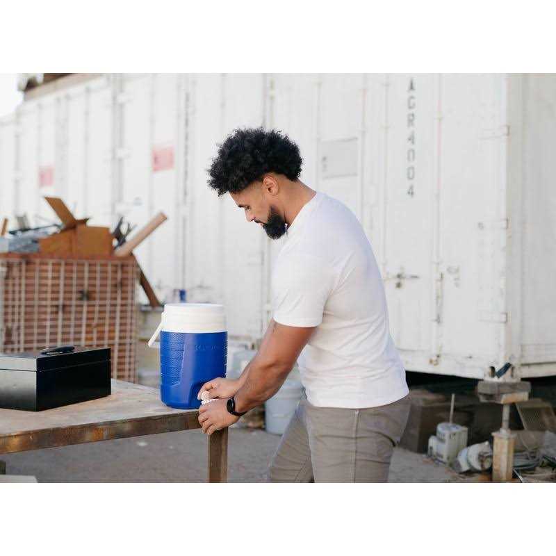 Igloo Sport Beverage Jug with Hooks