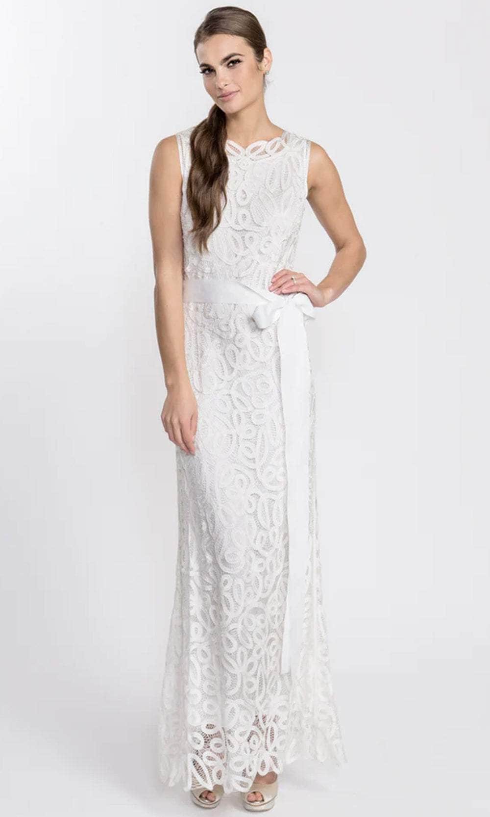 Sleeveless Lace Bateau Neck Long Dress